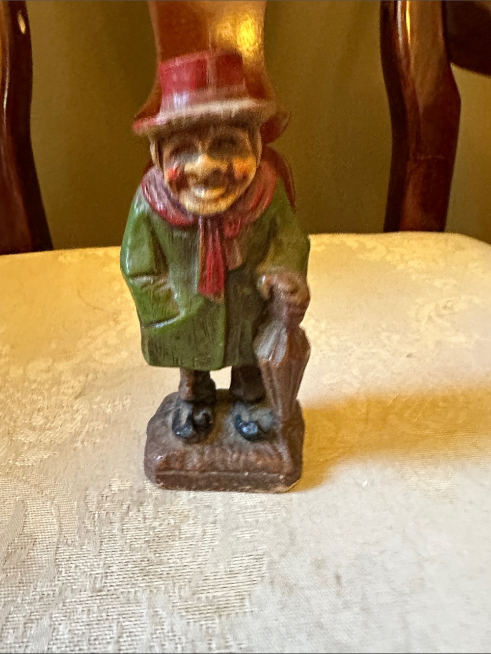 Syroco 1940 Syracuse Ornamental Co pulp wood hand carved folk art man w/umbrella